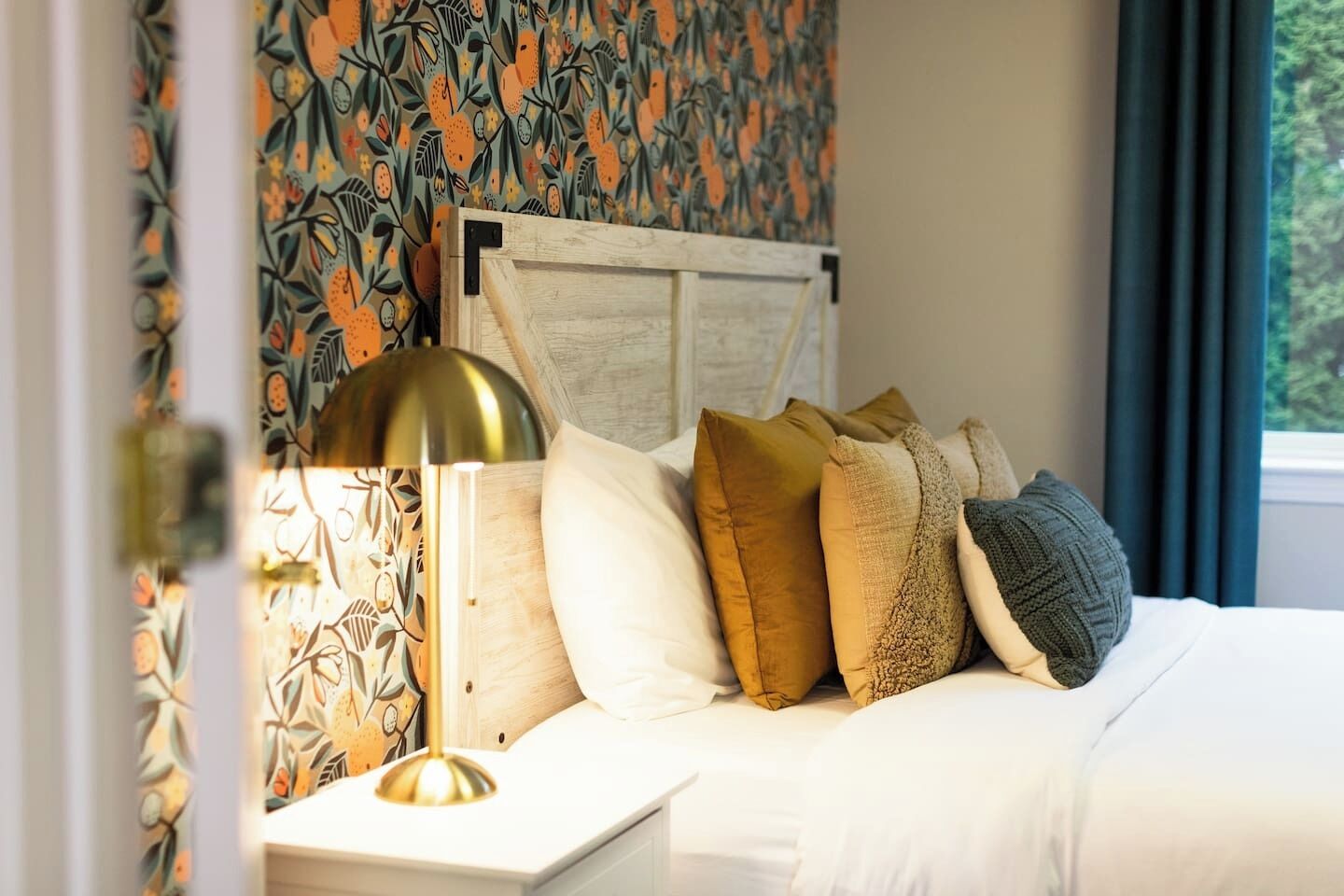 3 bedrooms, iron/ironing board, travel crib, free WiFi