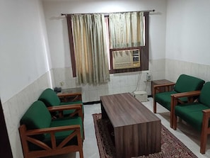Habitación Business | Caja fuerte, escritorio, sistema de insonorización y wifi gratis