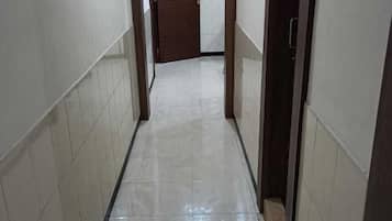 Business Room | 1 bedroom, in-room safe, desk, soundproofing