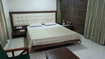 Habitación Business | Caja fuerte, escritorio, sistema de insonorización y wifi gratis