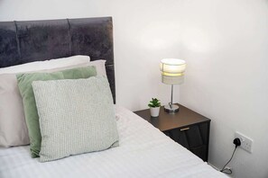 3 chambres, fer et planche à repasser, accès Internet, draps fournis