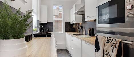 Fridge, microwave, oven, stovetop