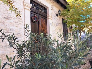 Exterior detail - Liakoto House (Pano Panagia)