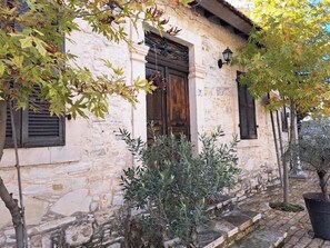 Exterior detail - Liakoto House (Pano Panagia)