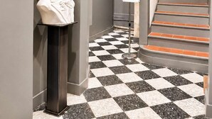 Unclassified image, 5 of 14, button