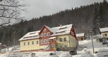 Lovely apartment for 4 people with WIFI, hot tub and TV