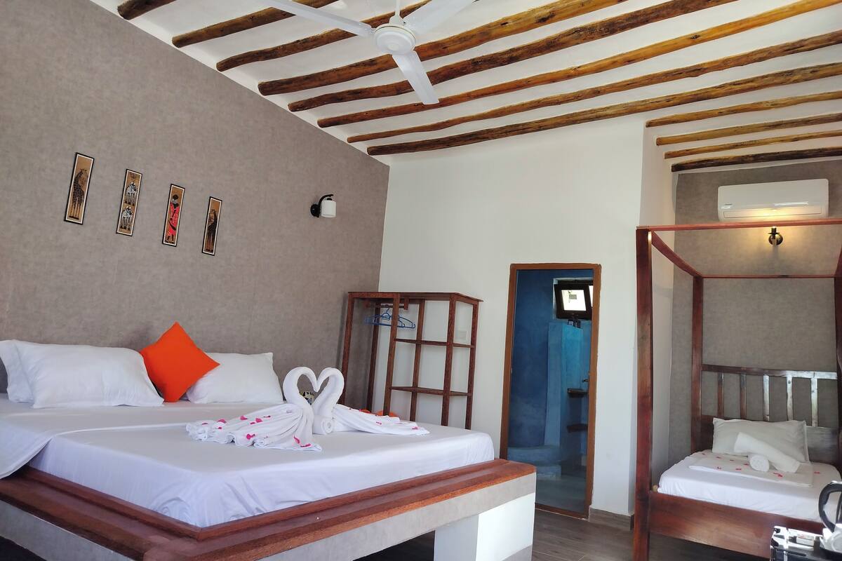 Minibar, free WiFi, bed sheets