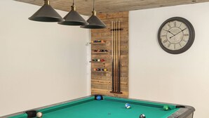 A pool table with balls, a clock, and a wooden wall with billiard sticks. - Luxury Villa Dana Indoor Pool and Sauna (Matulji)