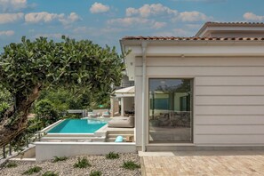 실내 수영장, 야외 수영장