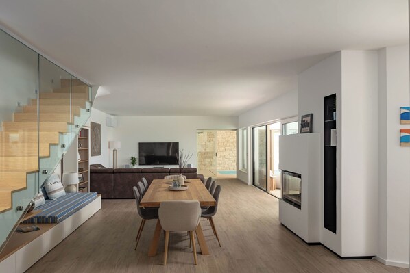 Family Villa, Multiple Bedrooms, Refrigerator & Microwave (Luxury Villa Dana Indoor Pool and) | Interior