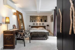 5 bedrooms, iron/ironing board, free WiFi, bed sheets