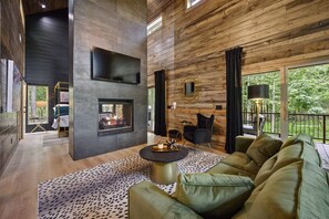 TV, caminetto, stampante