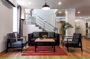 Front of property - Hotel Golden Key (New Delhi)