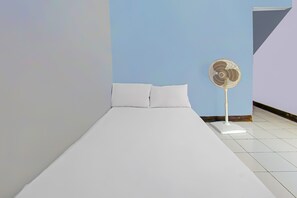 Habitación doble | Escritorio, espacio para trabajar con un portátil, ropa de cama