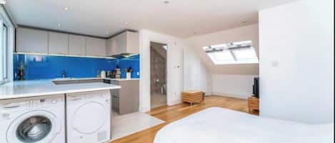 4 bedrooms, iron/ironing board, WiFi, bed sheets