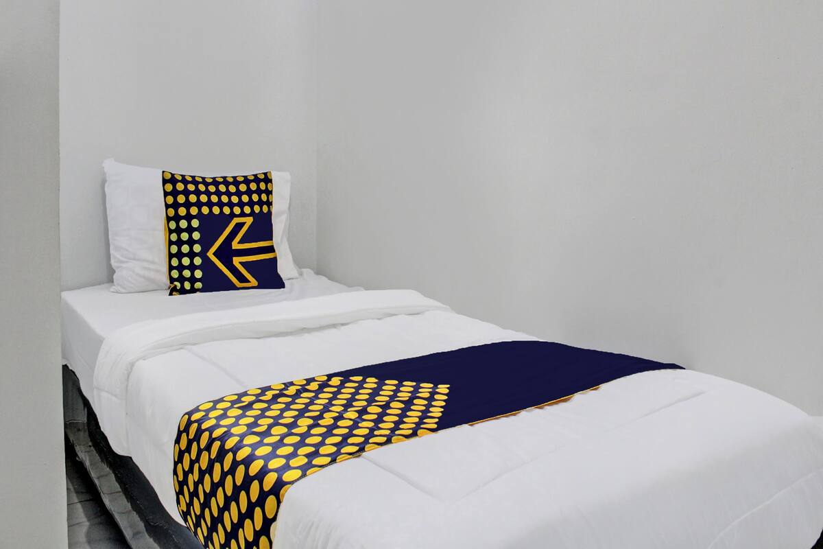 Habitación individual | Escritorio, espacio para trabajar con laptop y ropa de cama
