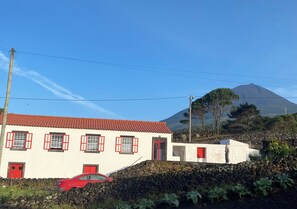Exterior - Casa Tradicional da Ilha do Pico a 300 Metros da Água (Açores)
