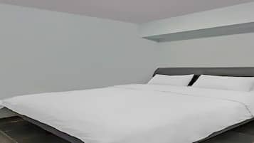 Kamar Double Ekonomi | Meja kerja, ruang kerja ramah laptop, Wi-Fi gratis, dan seprai linen