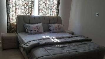 4 bedrooms, in-room safe, iron/ironing board, free WiFi