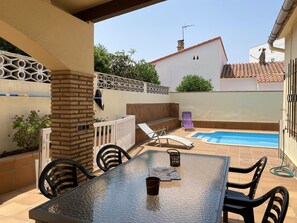 Outdoor dining - Cozy family house with private pool (l'Escala)
