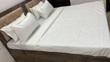 Deluxe Room | 1 bedroom, free WiFi