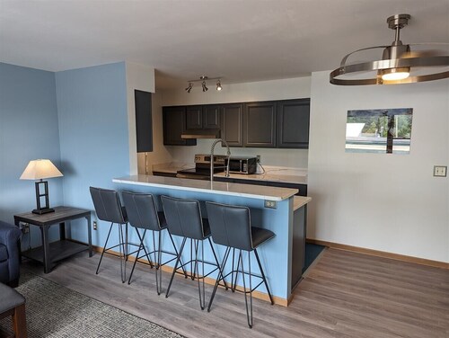 Harbor View 205 - Condo in the Heart of Downtown L