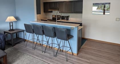Harbor View 205 - Condo in the Heart of Downtown L