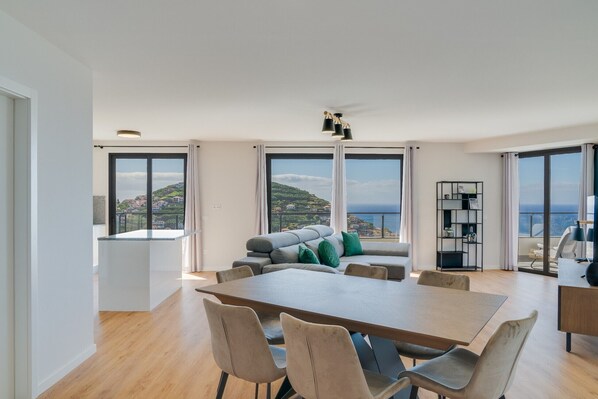 Living area - Banana Tree (Câmara de Lobos)