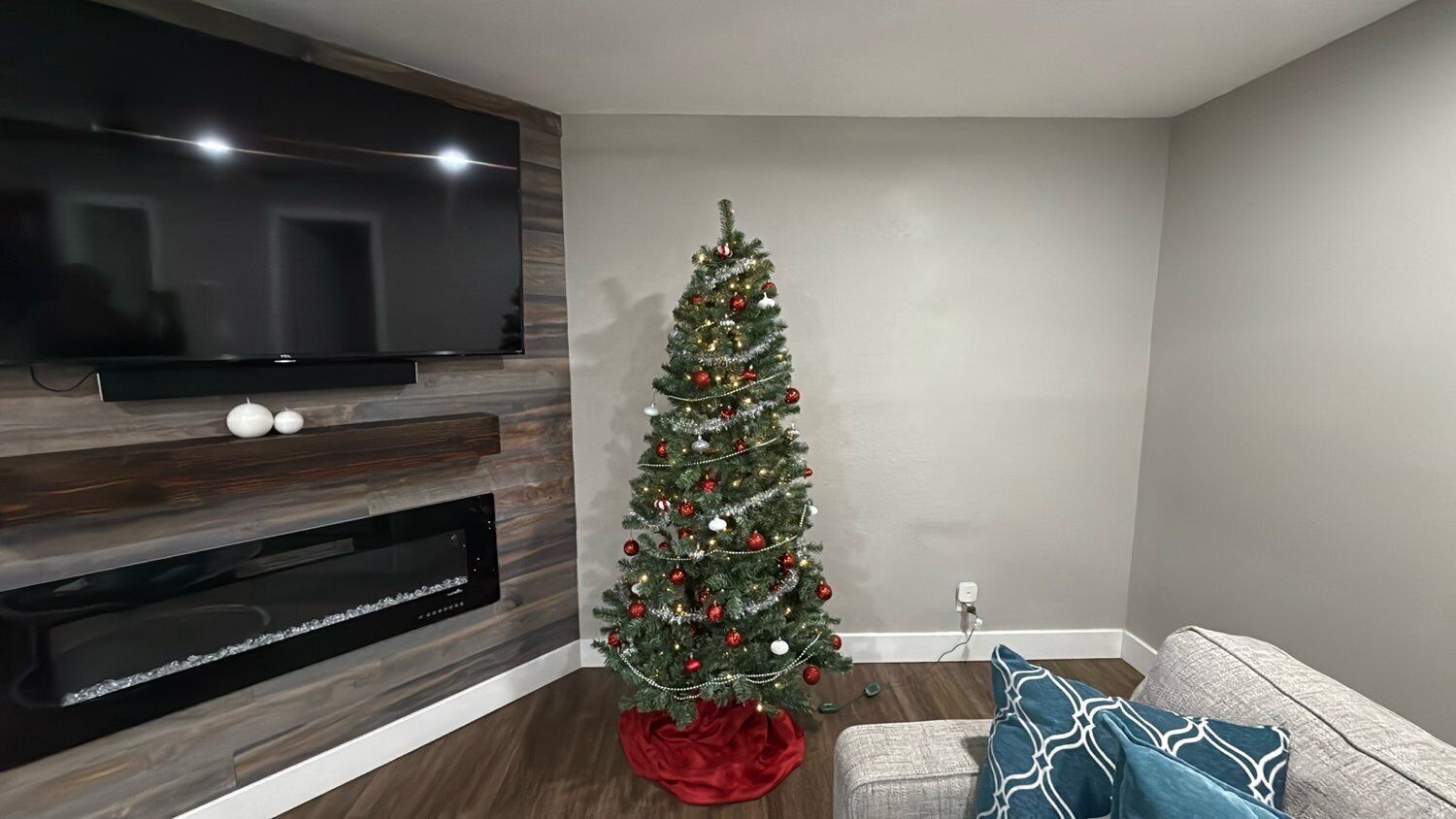 Walk To The Strip! Calm Cove Swimming, Sun Decks & Prime Lake Location - Lake Ozark, MO