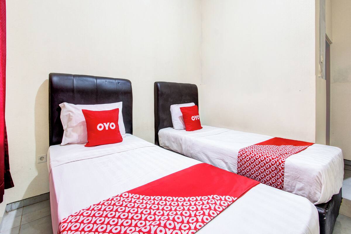 Desk, laptop workspace, free WiFi, bed sheets