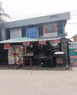 Fachada da propriedade