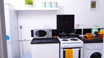 Apartment | Private kitchen | Fridge, microwave, oven, stovetop