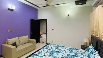 2 bedrooms, WiFi, bed sheets