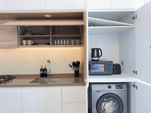 Fridge, microwave, oven, stovetop