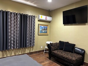 1 bedroom, desk, iron/ironing board, free WiFi - Premium One Bedroom Unit Within Walking Distance to Fish Fry and Beaches (Nassau)