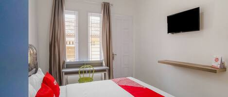 Standard Double Room | Desk, laptop workspace, free WiFi, bed sheets