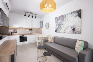 Villa Confort | Salle de séjour | Téléviseur connecté de 55 po avec télévision numérique, Netflix