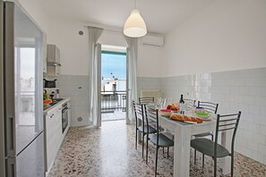 Private kitchen - Casa Ojala' in the Center of Alberobello (Alberobello)