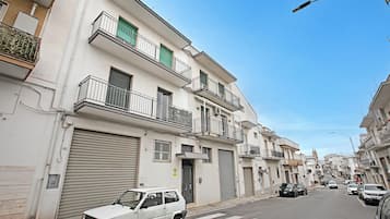 Family Apartment, Multiple Bedrooms (Casa Ojala' in the center of) | Exterior