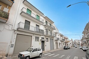Family Apartment, Multiple Bedrooms (Casa Ojala' in the center of) | Exterior