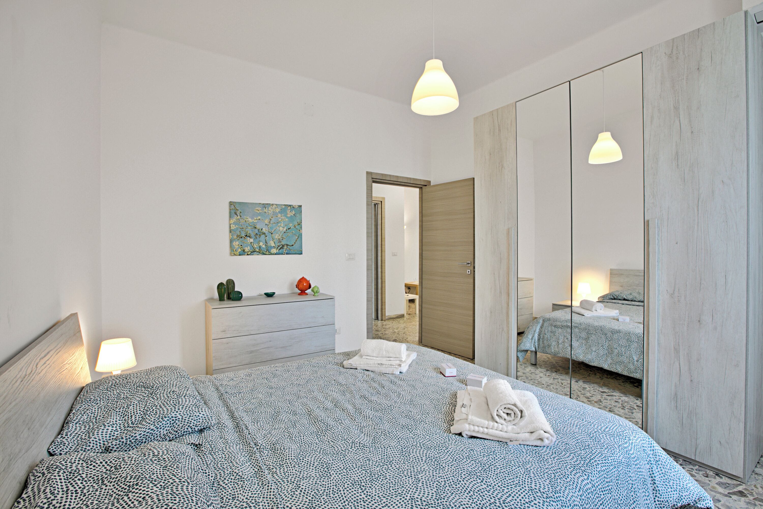 Family Apartment, Multiple Bedrooms (Casa Ojala' in the center of) | 2 bilik tidur, seterika/papan seterika, Wi-fi percuma, cadar katil 