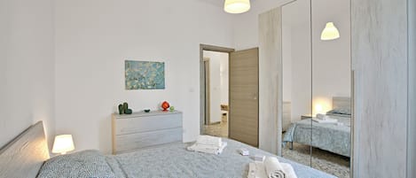 2 chambres, fer et planche à repasser, Wi-Fi gratuit, draps fournis