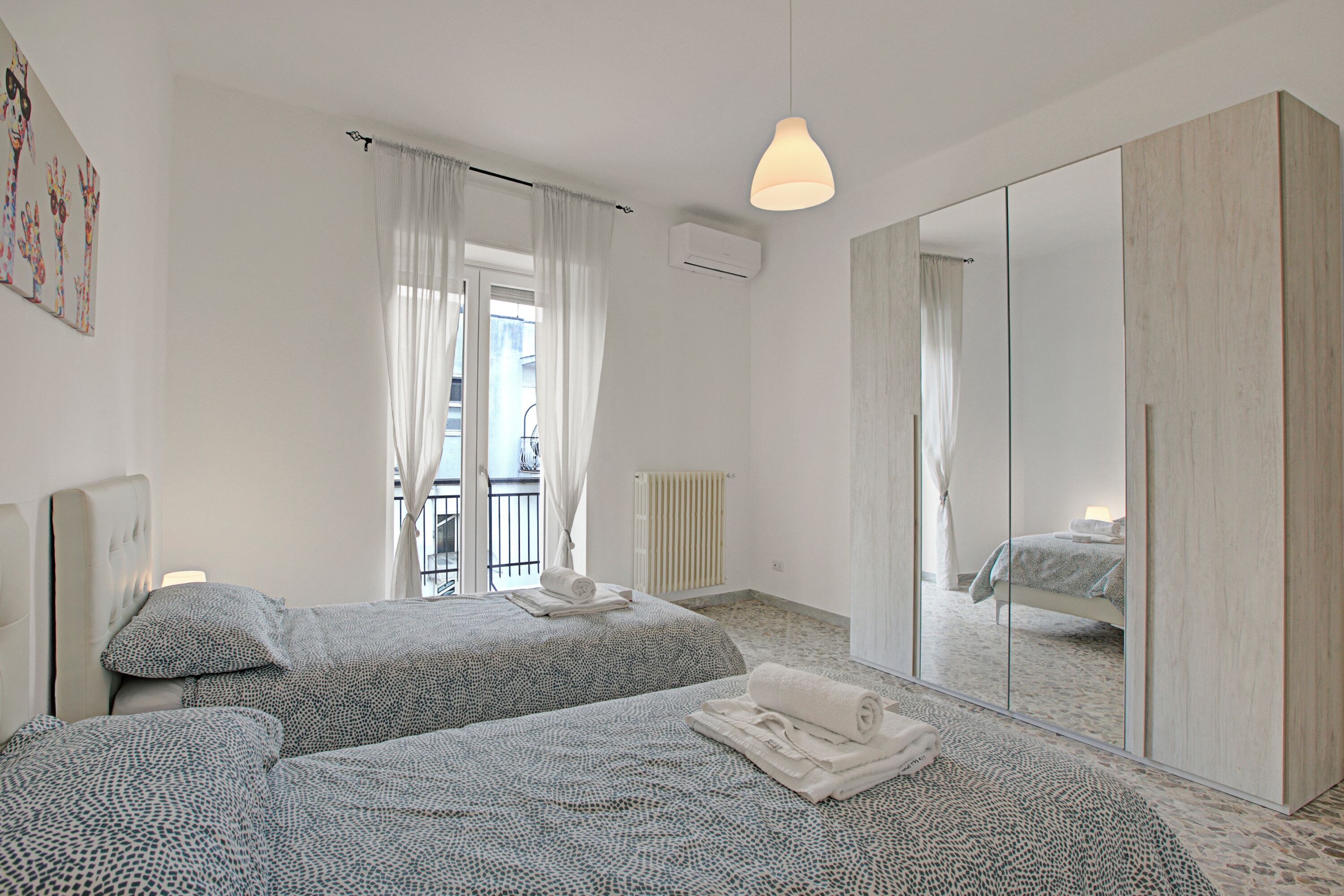 2 habitaciones, tabla de planchar con plancha y wifi gratis 