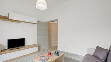 Familienapartment, Mehrere Schlafzimmer (Casa Ojala' in the center of) | Wohnbereich | 21-Zoll-Flachbildfernseher mit Kabelempfang