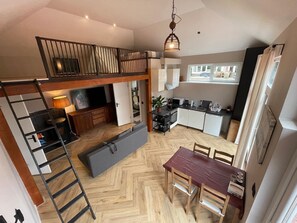 Télévision, cheminée