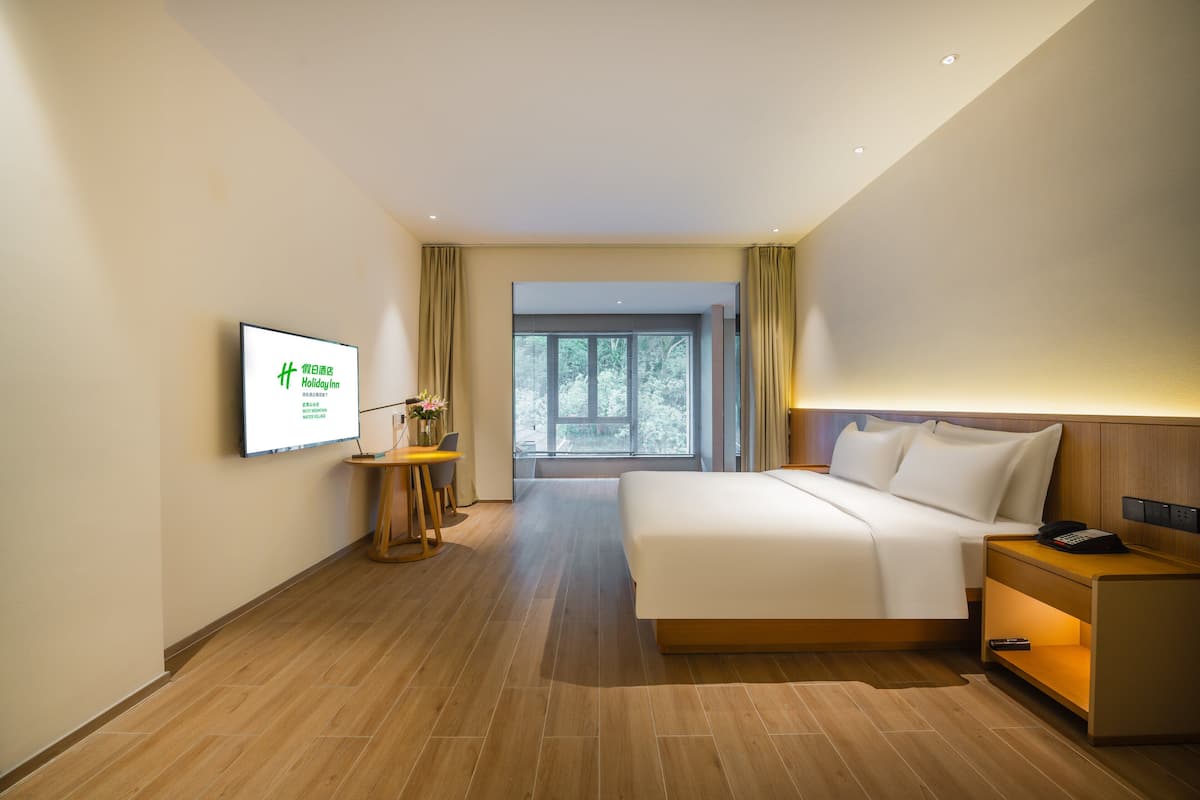 Suite, 1 King Bed | 1 bedroom, bed sheets