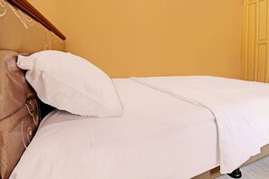 Double Room | Laptop workspace, free WiFi, bed sheets - Hotel O Homestay Pasir Padi Permai Syariah (Pangkalpinang)