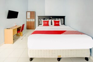Standard Double Room | Desk, laptop workspace, free WiFi, bed sheets - OYO Life 3982 Azka Homestay Syariah (Bandar Lampung)
