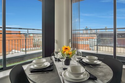 2 Bed Penthouse With Beautiful City Views