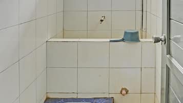 Twin Room | Bathroom | Shower, towels, toilet paper